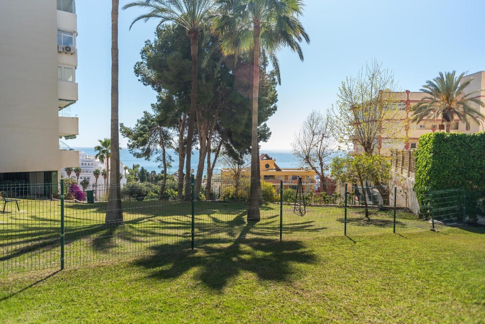 Torremolinos Yellow Fabuloso Andra Buitenkant foto